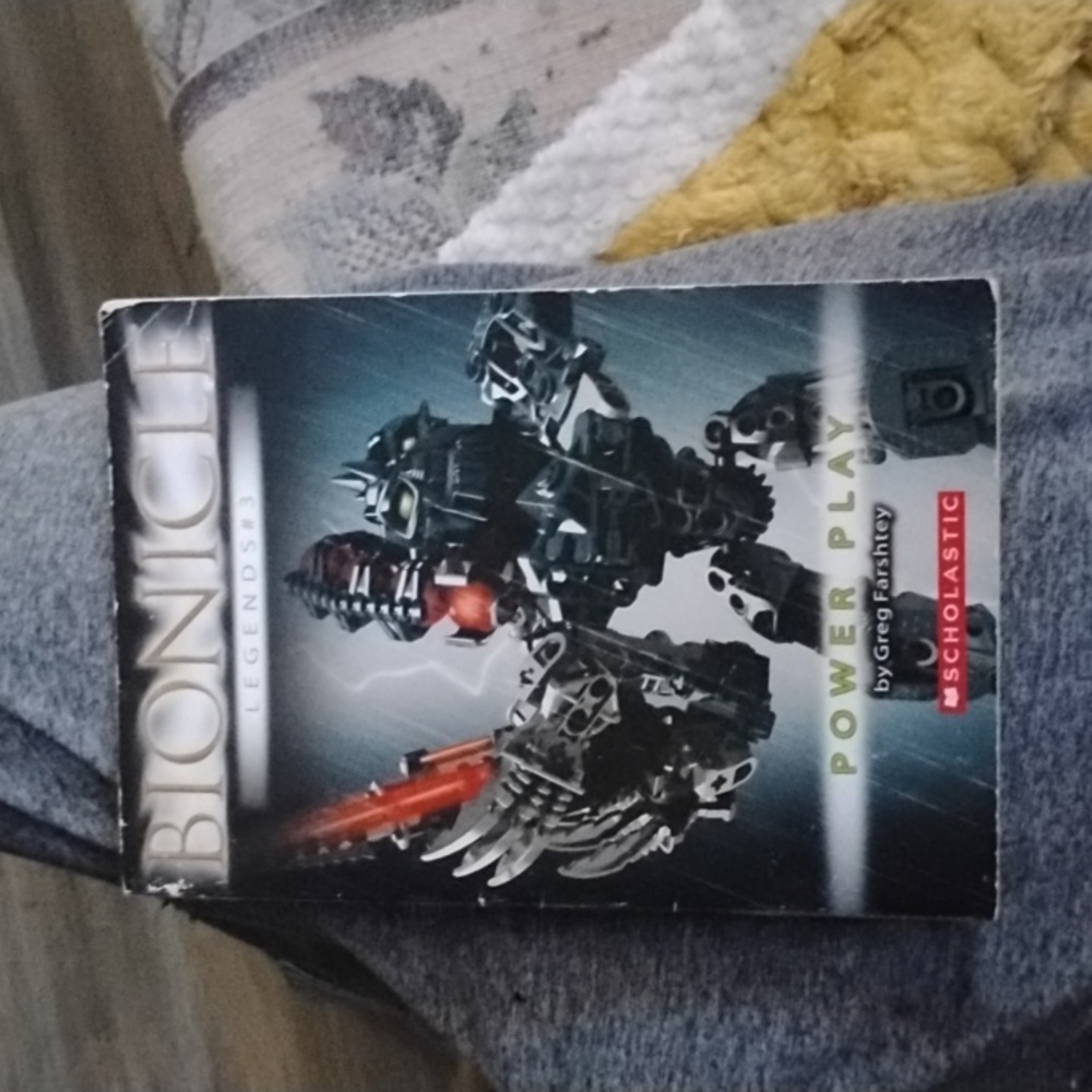 Scholastic Bionicle Legends: Power Play with Red and Black Cover